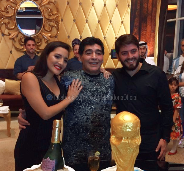 Diego Maradona arrabbiato con le due figlie, il messaggio su Facebook