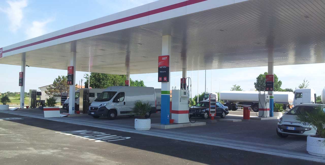 La nuova truffa dei ladri di auto: il localizzatore fuori ai distributori e ai parcheggi