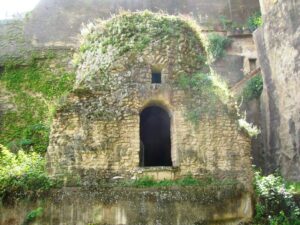 Domani, domenica 9 ottobre, visita guidata alla tomba di Virgilio