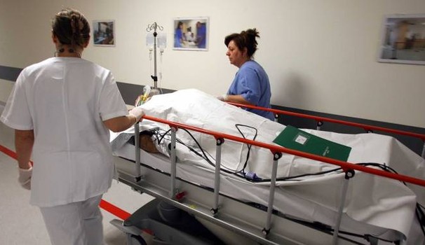 Donna uccisa a coltellate nel salernitano: indagano le forze dell'ordine