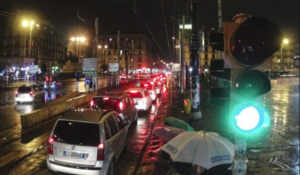 Parigi come Napoli, anche la capitale francese spegne i semafori
