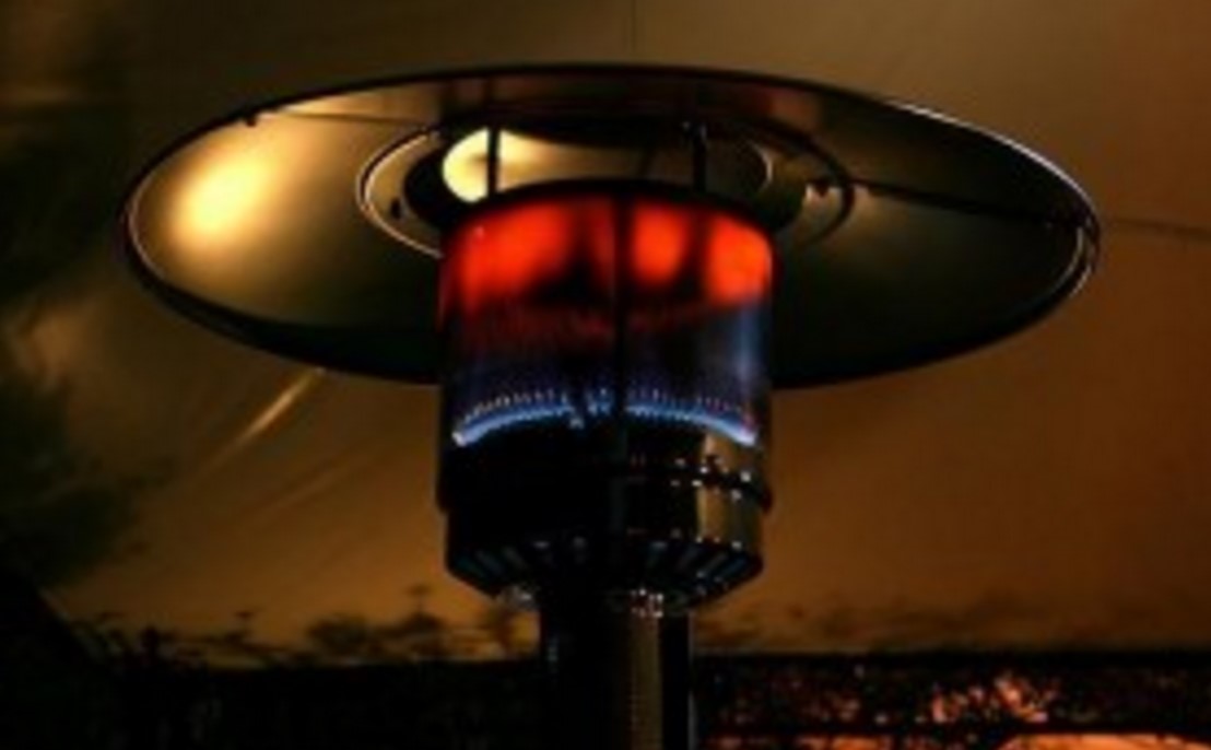 Esplosione stufa a fungo sul lungomare di Napoli: è terrore in città 