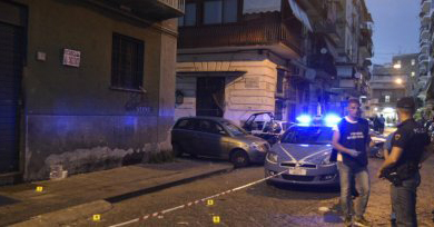 Napoli, sparatoria nella notte: un pregiudicato ferito in modo grave