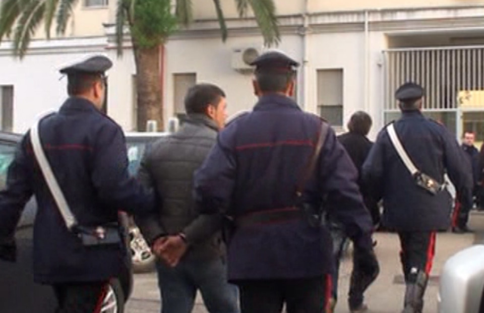 Estorsione e racket sui cantieri: due arresti per il clan Nobile, alleato dei Moccia