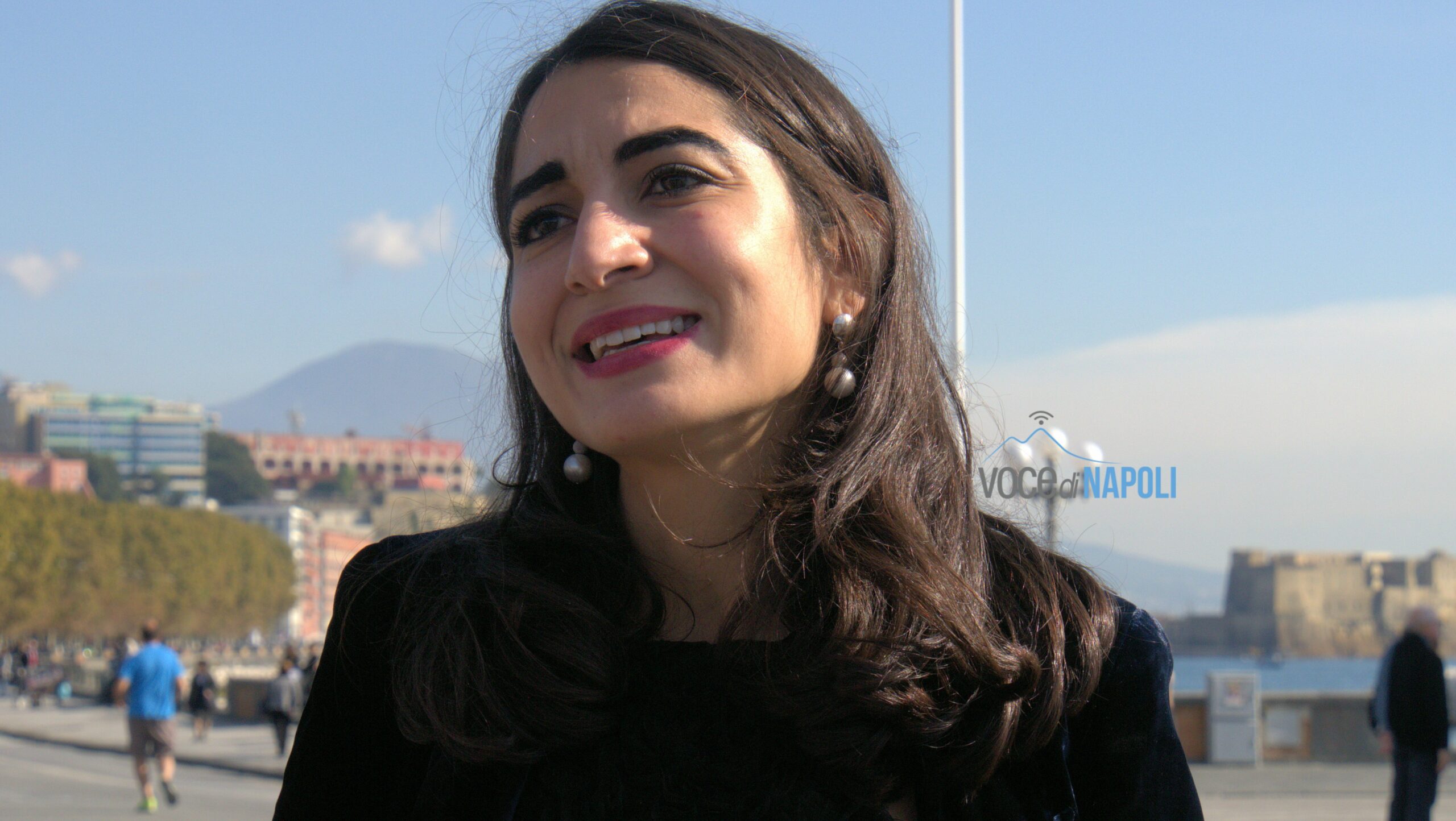 Statuta sul lungomare, svelato il mistero: Huawei premia giovani startupper