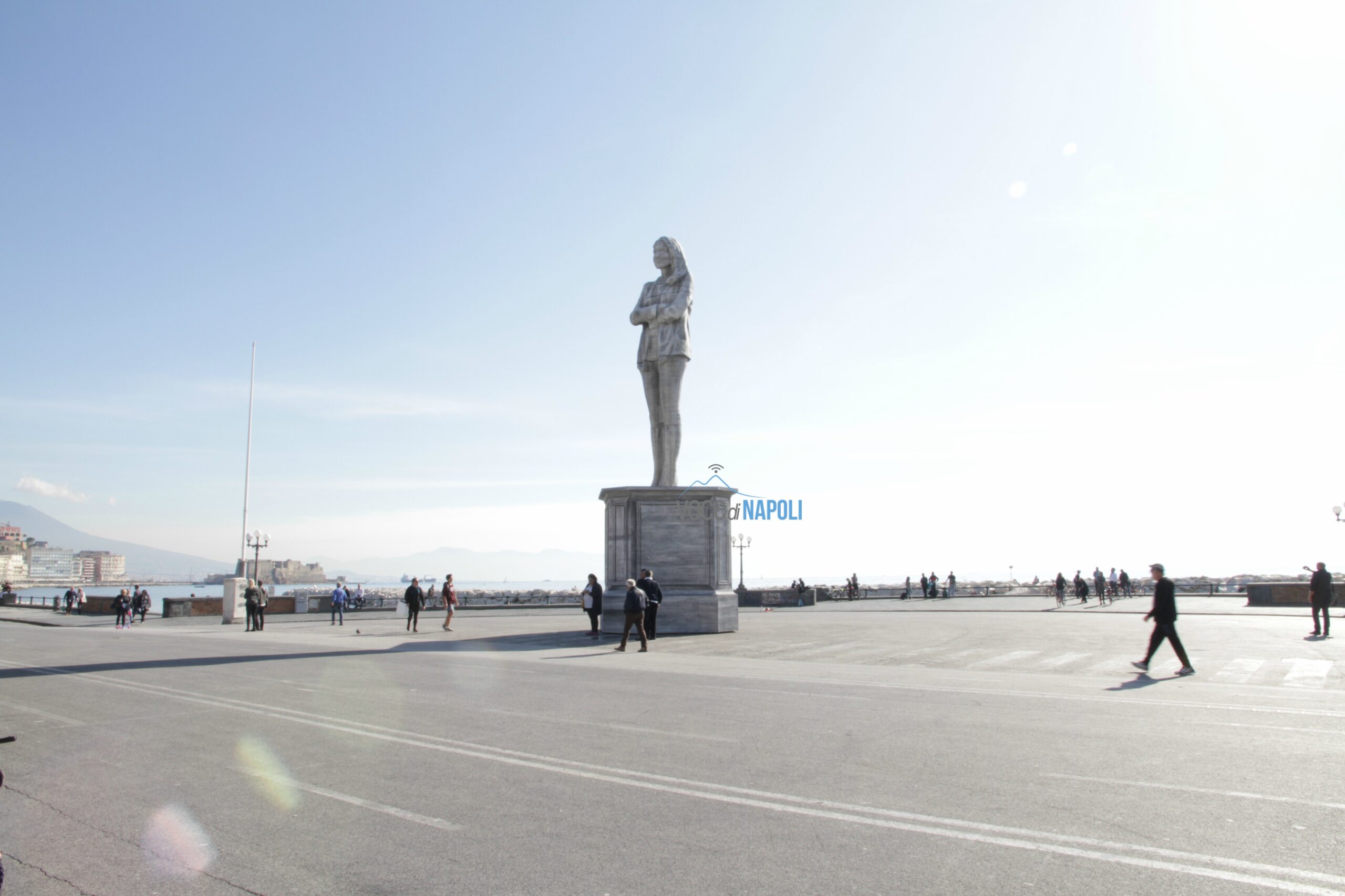Statuta sul lungomare, svelato il mistero: Huawei premia giovani startupper
