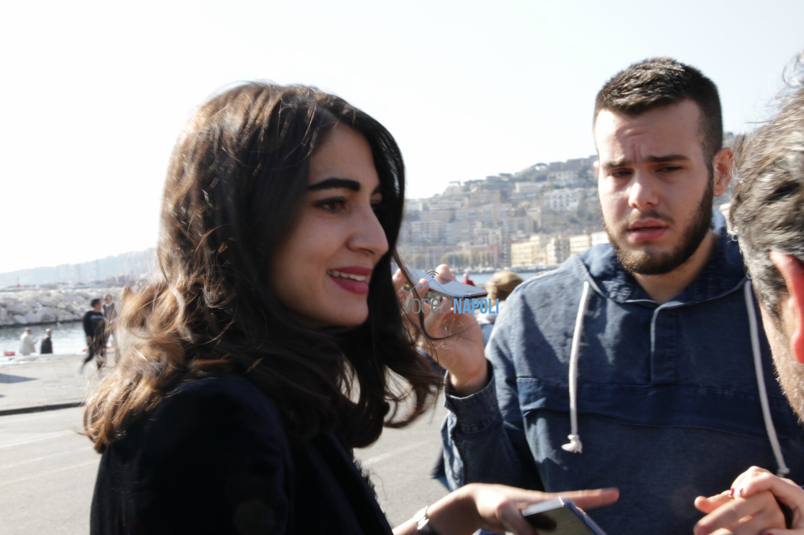 Statuta sul lungomare, svelato il mistero: Huawei premia giovani startupper