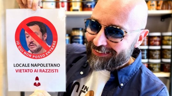 "Ingresso vietato ai razzisti", locale napoletano vieta ingresso a Salvini