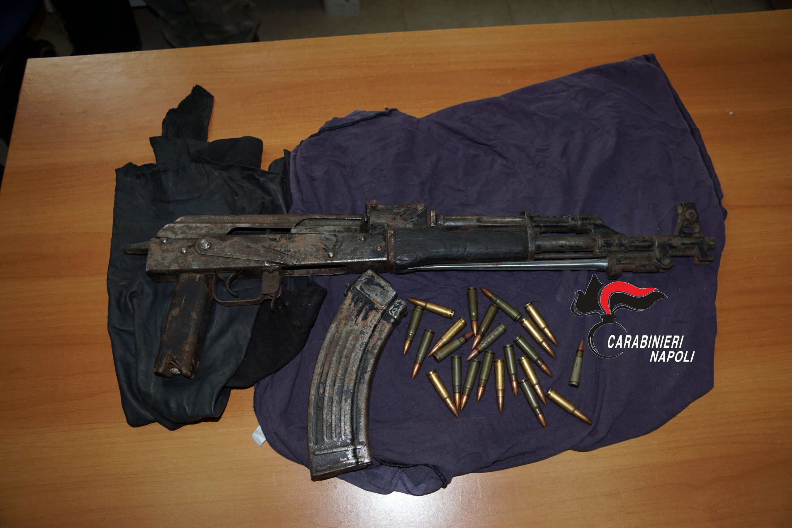 Caivano, blitz dei carabinieri al Parco Verde: trovati armi e droga