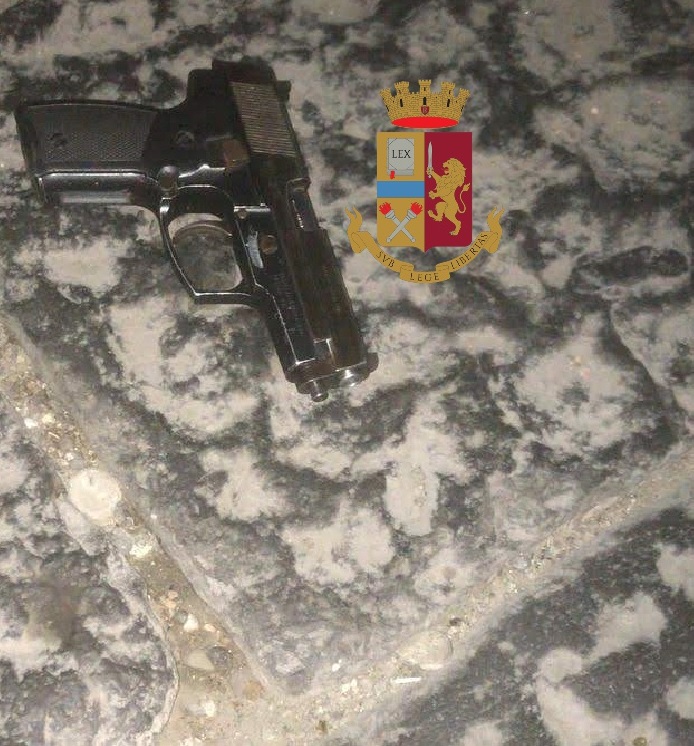 Napoli Est, fermato gruppo di fuoco: sequestrate armi