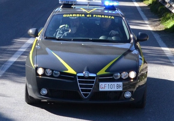 Furbetti del cartellino a Salerno: invece di lavorare facevano shopping