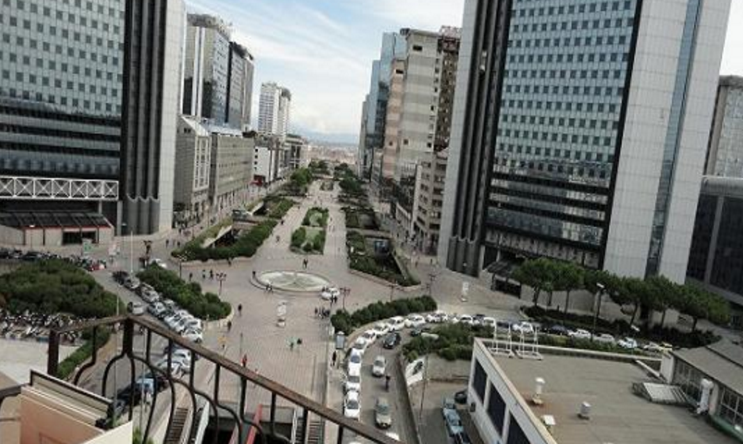 Giallo a Napoli, trovato uomo impiccato al Centro Direzionale 