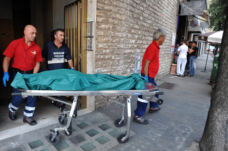 cadavere-in-albergo-giugliano
