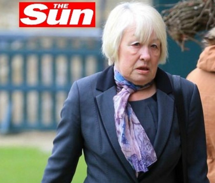 Gran Bretagna, pensionata fa sesso con 3 cani, finisce nei guai