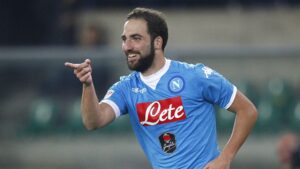 Higuain: De Laurentiis vuole l'intera clausola, l'Atletico Madrid molla la presa