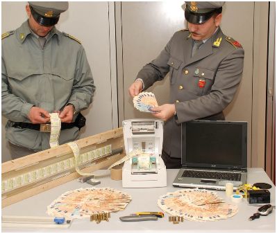 Giugliano, fermato e arrestato un uomo: aveva con se migliaia di euro falsi