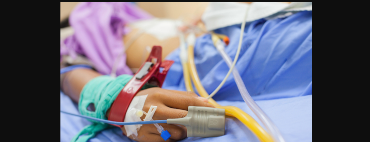 In ospedale per un intervento di chirurgia estetica, finisce in coma