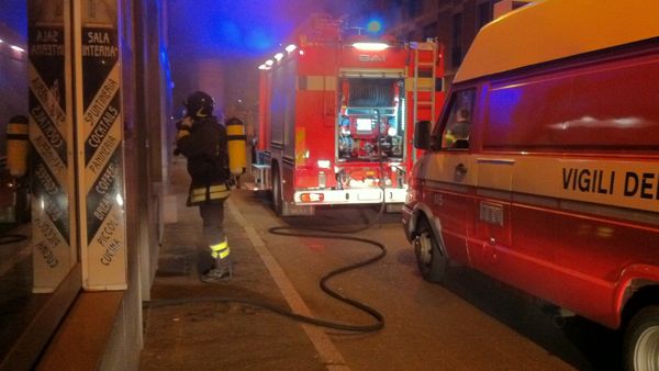 Torre del Greco, lanciata una molotov contro un bar