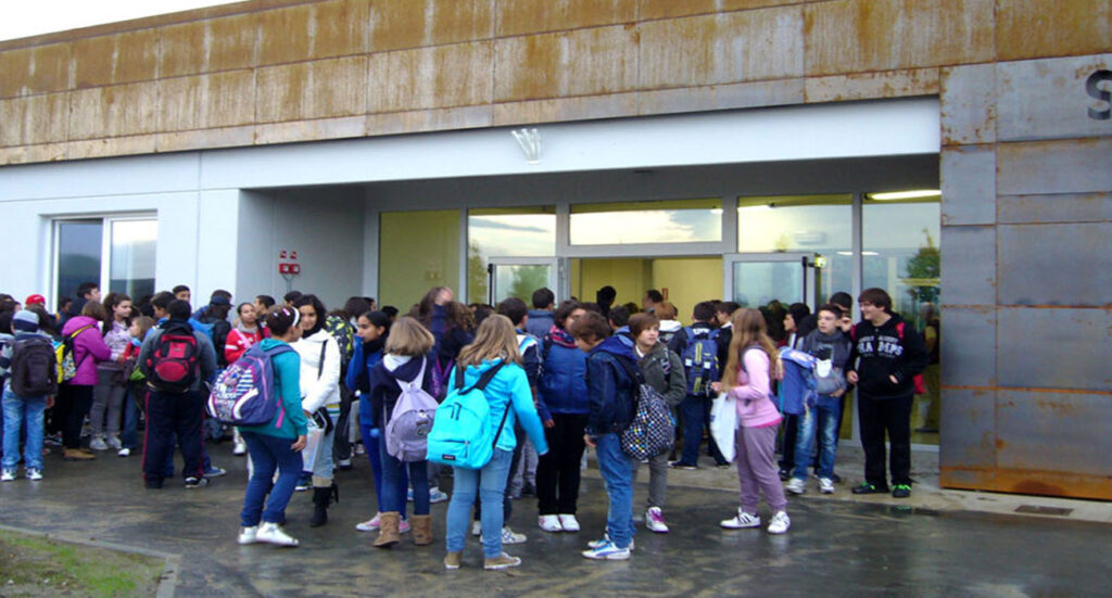 Inizia la scuola e a Casoria un istituto è vittima di infiltrazioni di acqua