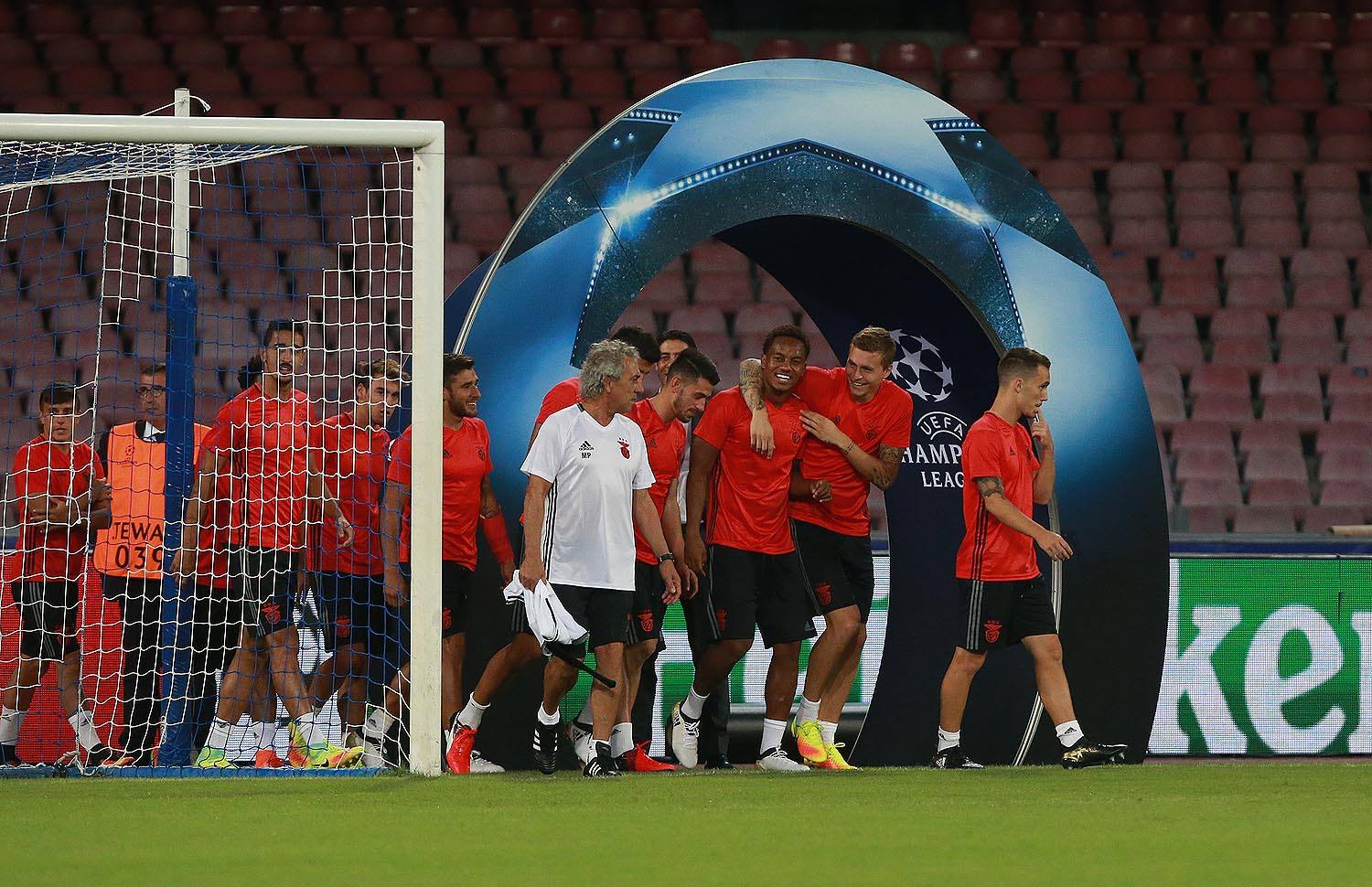 Napoli, i giocatori del Benfica innamorati della città