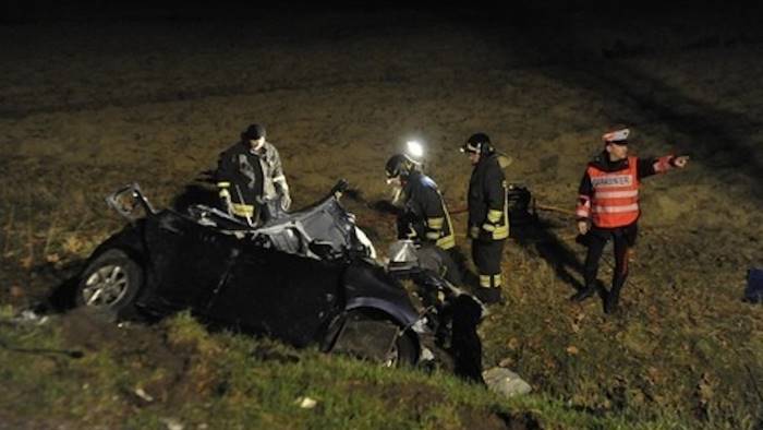 Violento incidente nella notte: muore la madre, ricoverati padre e figlio