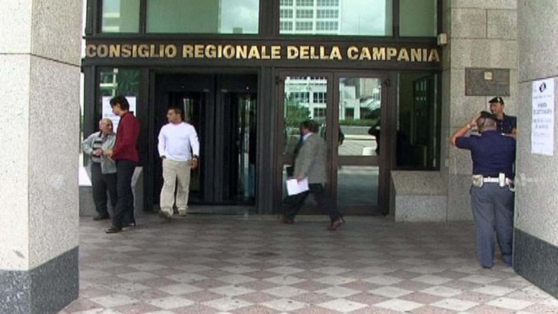 Regione Campania, scontro con i dipendenti: contratto non firmato