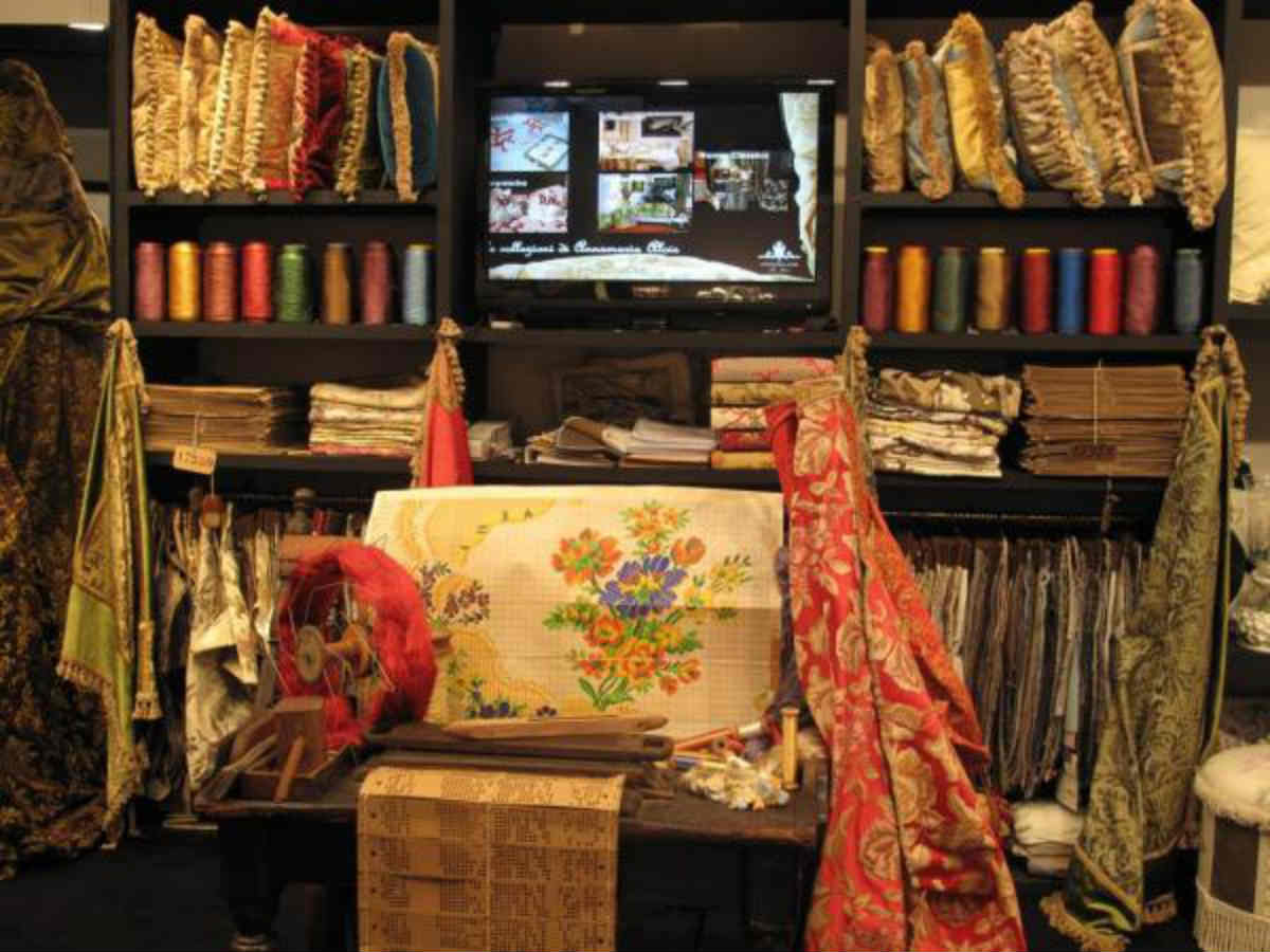 San Leucio, grazie alla nascita di un nuovo brand, la seta casertana torna a nuova vita