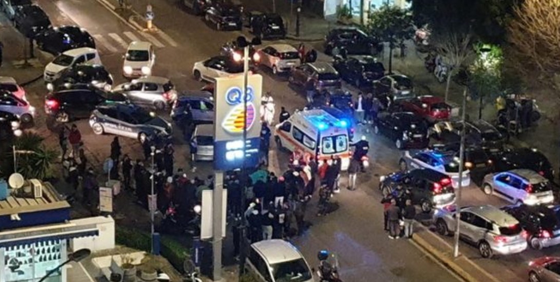 Dramma a piazza Carlo III, due ragazze investite da un'auto: muore una 15enne 