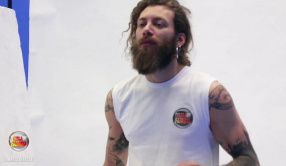 Isola dei Famosi, polemica su Andrea Marcaccini: la denuncia dell'ex fidanzata