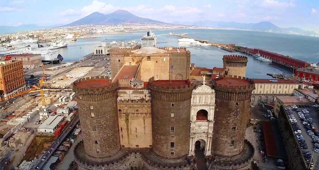 La Fortezza del Sacro Graal a Napoli: la storia porta al Maschio Angioino