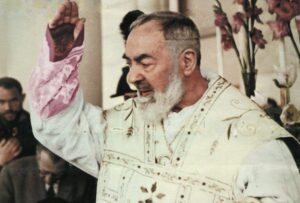 padre-pio-benedizione-e1444237424595