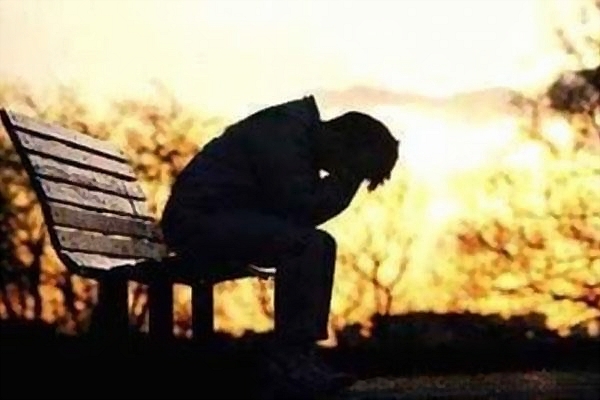 La triste storia di un capo famiglia, senza lavoro e senza casa: "È colpa dello stato"