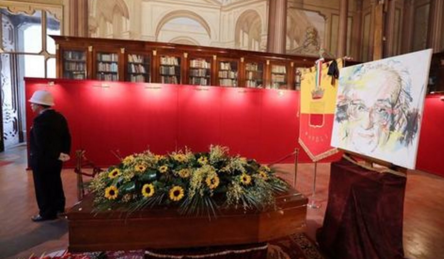 Lutto cittadino per la morte di Gerardo Marotta, sabato i funerali in forma laica