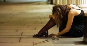 Madre fa prostituire la figlia, la vittima: "Non voglio vederla mai più"