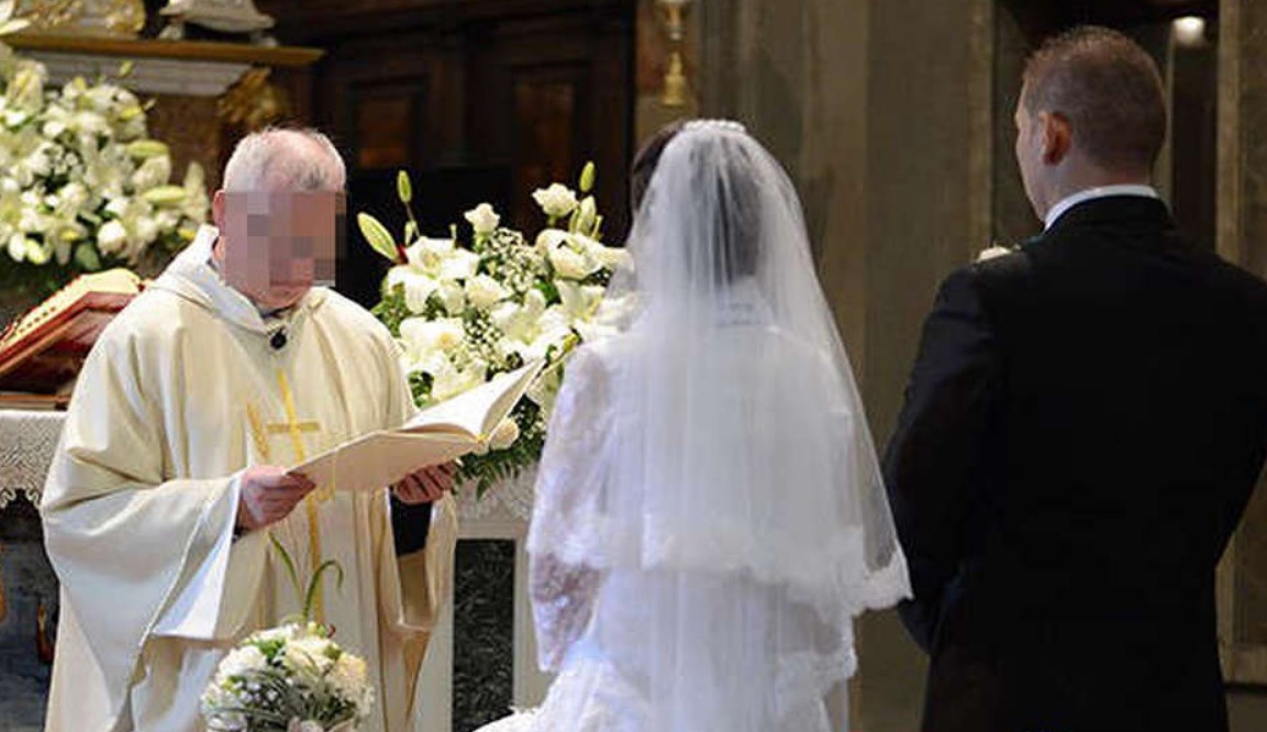 Matrimoni e funerali senza preti, la decisione del Vaticano: "Andranno bene fedeli laici" 