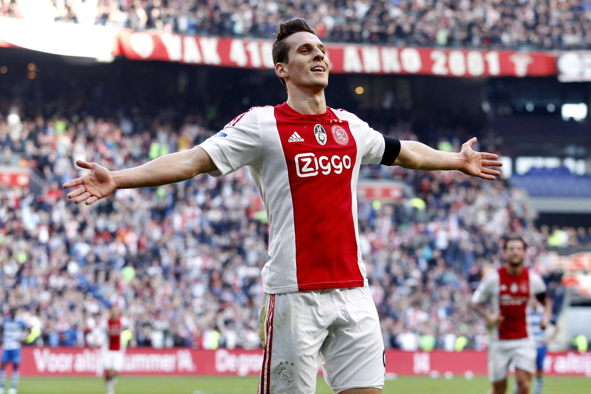 Napoli, pronte le visite mediche per Milik e Tolisso. Sono attesi in città