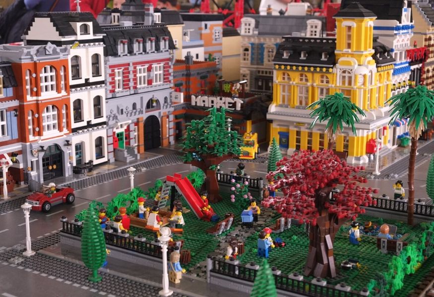 Napoli Arriva La Mostra Dedicata Ai Mattoncini Più Amati Al Mondo I Love Lego Voce Di Napoli