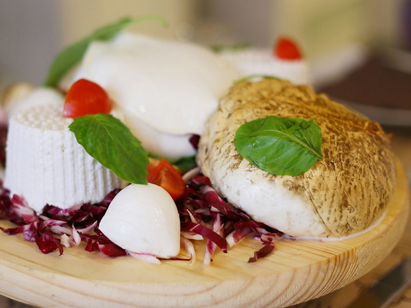Mozzarella Napoli: top 5 dei posti dove trovare la migliore