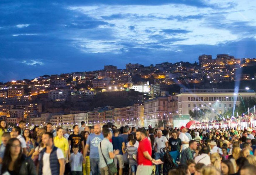 ottobre-dei-monumenti-napoli-turisti