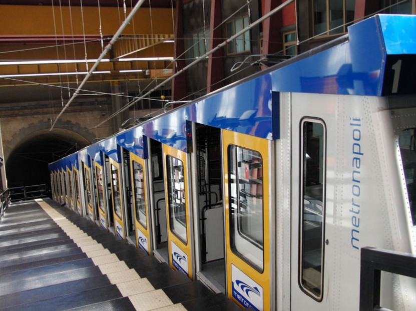 Napoli, disagi trasporti: ferma anche la funicolare di Chiaia 