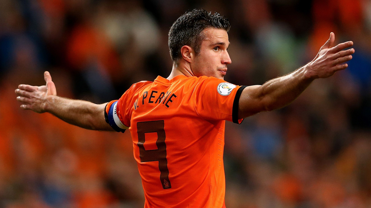 Napoli, per sostituire Gonzalo Higuain si è offerto anche Van Persie