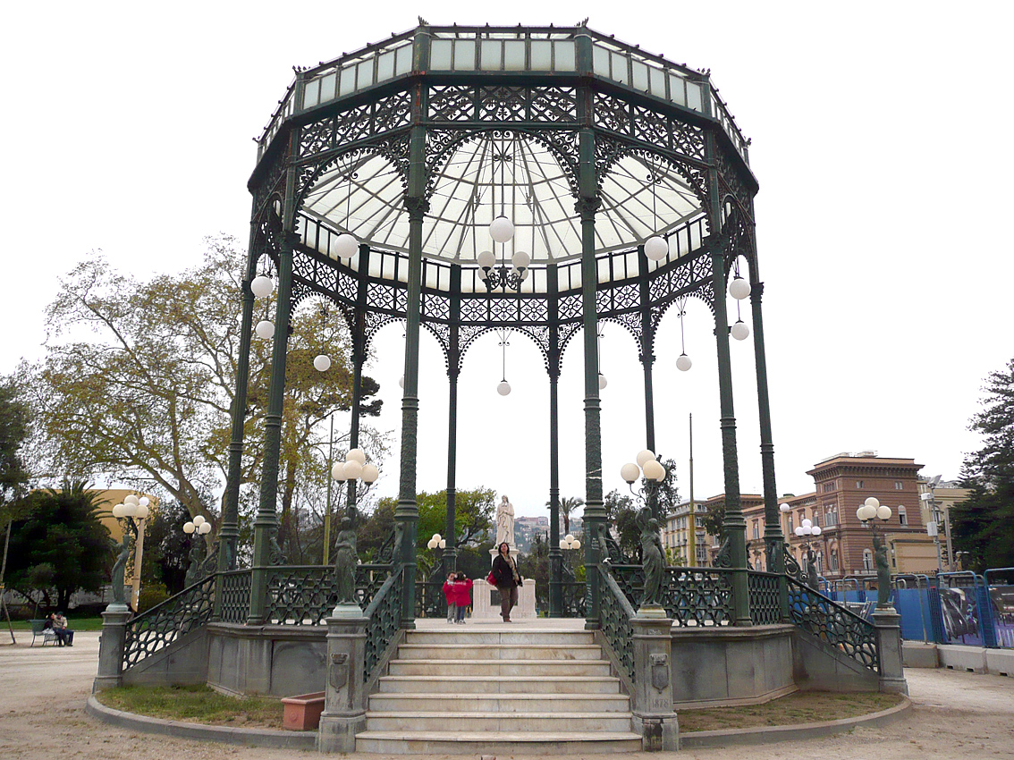 Napoli, Villa Comunale: via il tufo, in arrivo una nuova pavimentazione