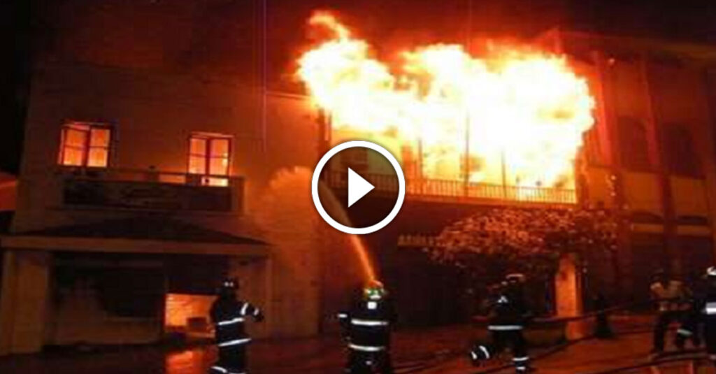 Napoli, violento incendio in un appartamento di Piazza Cavour