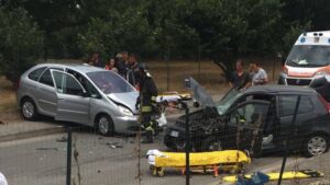 Dramma nell'avellinese, schianto frontale tra auto: un uomo in gravi condizioni