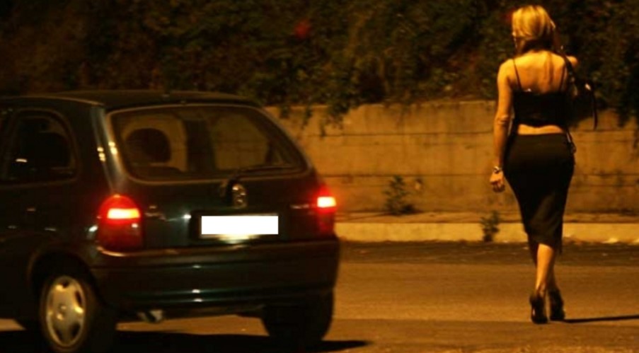 Nola, fanno sesso in piazza: cittadini in rivolta 