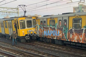 Napoli, scontro tra treni della metro Linea 1: ci sono 13 feriti