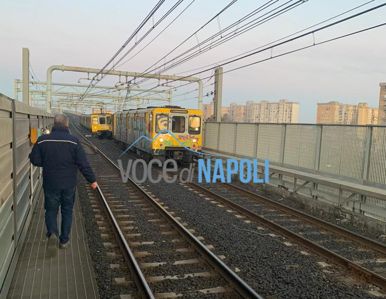 Napoli, scontro tra treni della metro Linea 1: ci sono 13 feriti