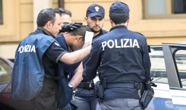 Casoria, violentava la figlia minorenne: arrestato papà "mostro"