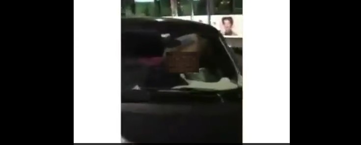 Parigi, sorpresi a fare sesso in una smart, il video è virale