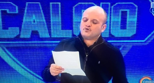peppe-iodice-legge-una-lettera-amanolo-gabbiadini